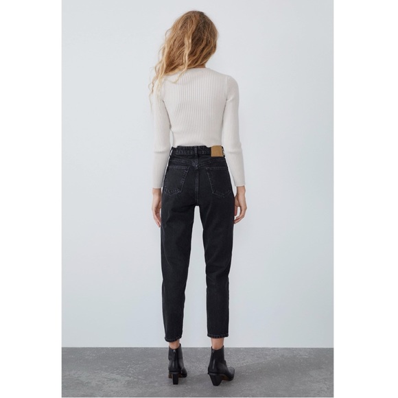 Mom fit black jeans in size 4 - Picture 3 of 6